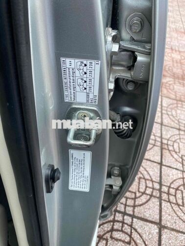 Toyota Innova 2011 Số sàn Bạc 60000 km
