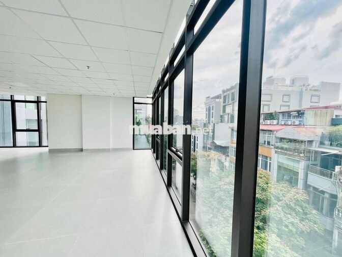 Cho thuê văn phòng tại Hoàng Cầu 130m2 giá 28t view full kính cực đẹp