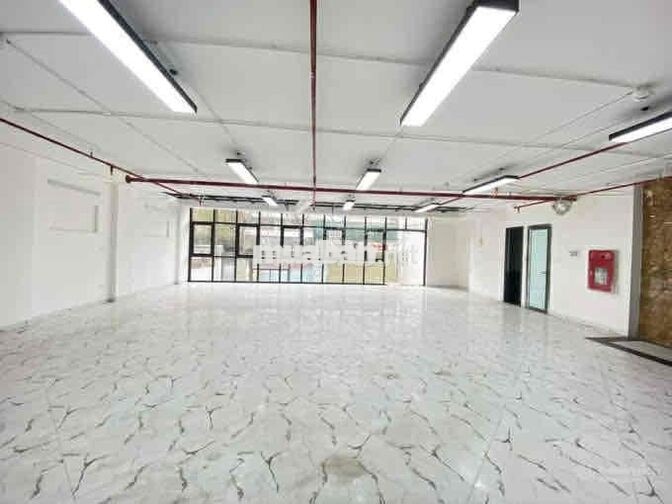 Cho thuê văn phòng tại Nguyễn Chí Thanh 140m2 giá 26t lô góc full kinh