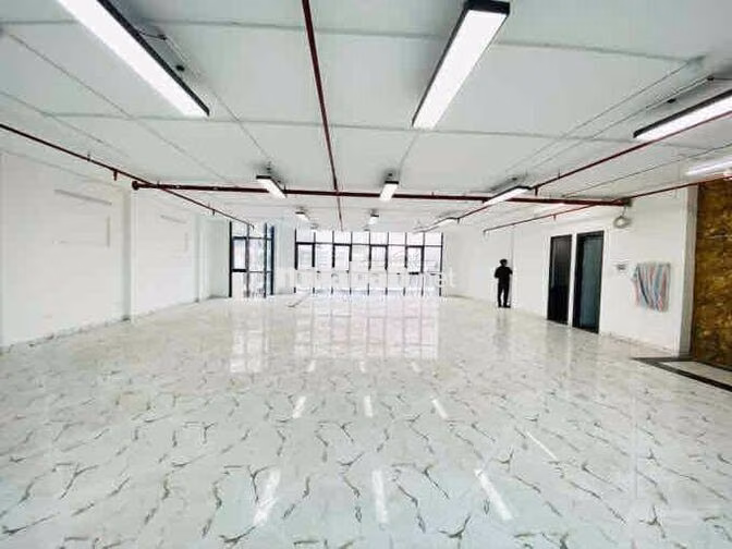 Cho thuê văn phòng tại Nguyễn Chí Thanh 140m2 giá 26t lô góc full kinh