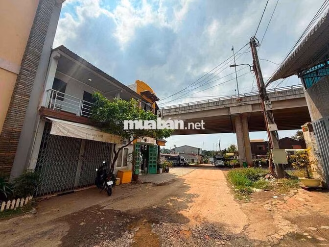 nhà nhỏ nguyên căn ngay trung tâm, đỗ được oto