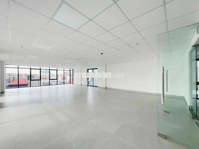 Cho thuê văn phòng tại Hoàng Cầu 130m2 giá 28t view full kính cực đẹp