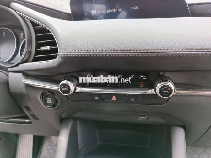 Mazda 3 Luxury 2024 màu đỏ 19.000 km