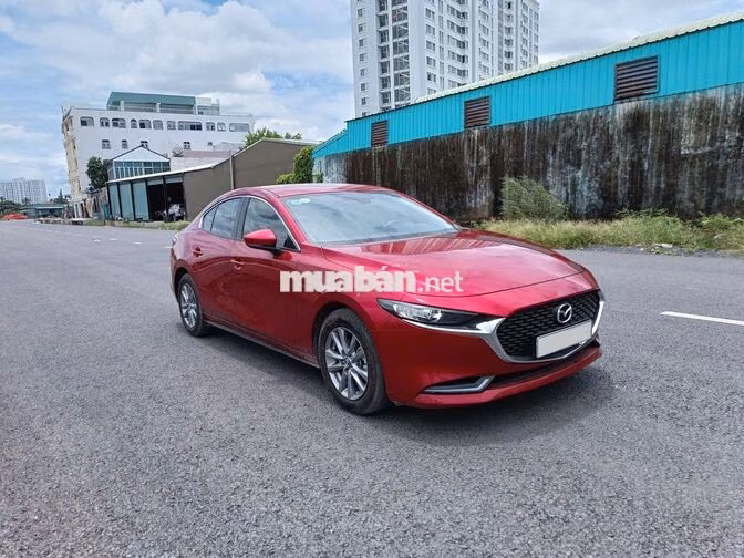 Mazda 3 Luxury 2024 màu đỏ 19.000 km