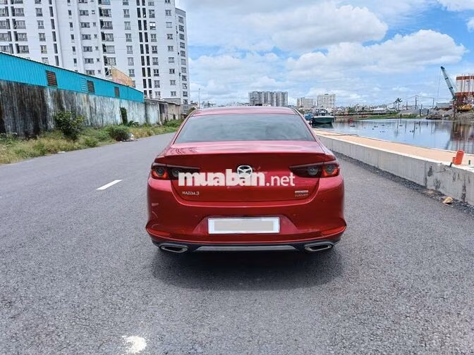 Mazda 3 Luxury 2024 màu đỏ 19.000 km