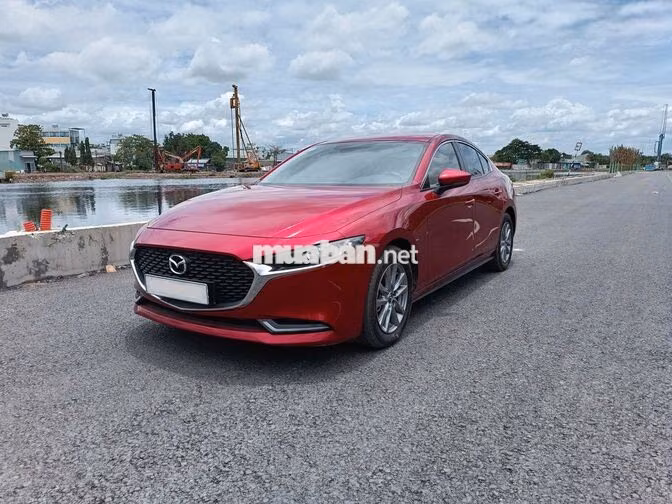 Mazda 3 Luxury 2024 màu đỏ 19.000 km