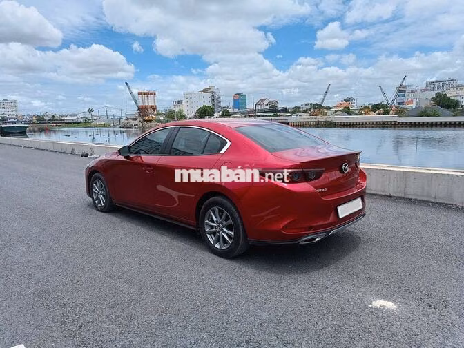 Mazda 3 Luxury 2024 màu đỏ 19.000 km