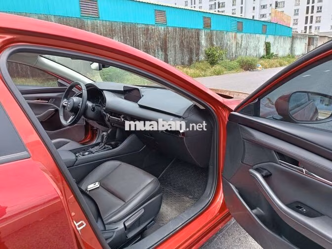 Mazda 3 Luxury 2024 màu đỏ 19.000 km