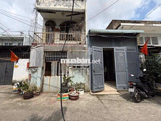 Cho thuê nhà đường Nguyễn Văn Quá q 12 DT 3,7 x18 m cấp 4 giá 7 tr / t