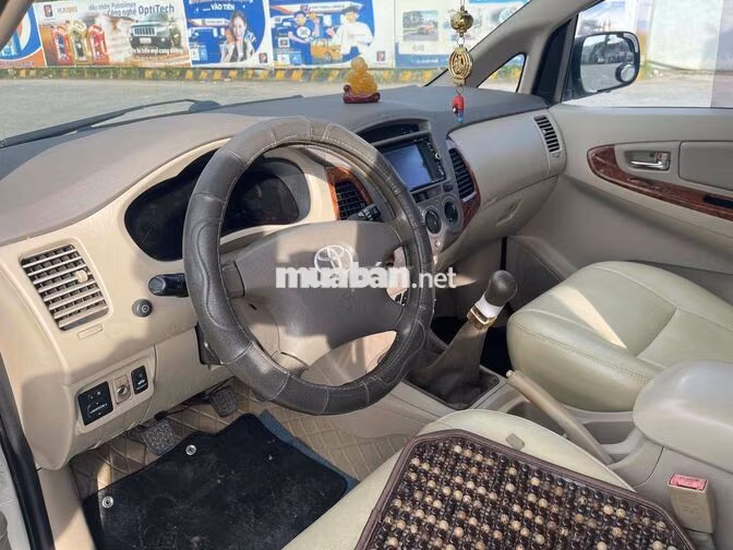 Toyota Innova Bạc Số sàn