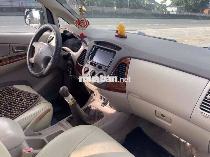 Toyota Innova Bạc Số sàn