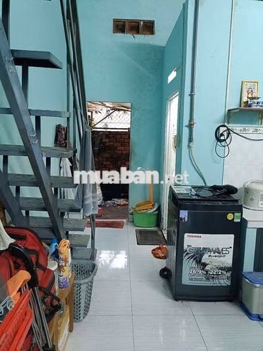 nhà c4 dọn vào ở ngay tặng máy lạnh