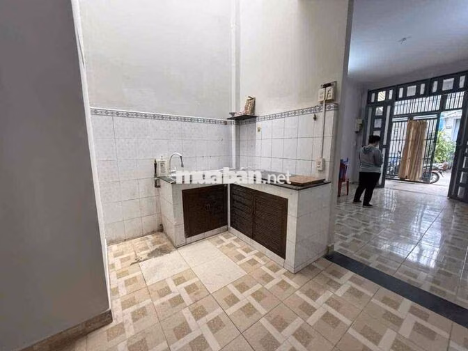Cho thuê nhà đường Nguyễn Văn Quá q 12 DT 3,7 x18 m cấp 4 giá 7 tr / t