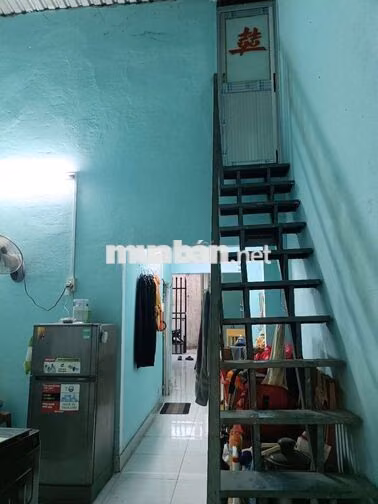 nhà c4 dọn vào ở ngay tặng máy lạnh