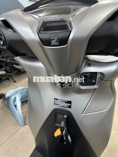 Honda SH350i 2023 Bạc nhám chạy 1 ngàn km mới 99%