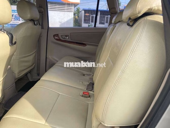 Toyota Innova Bạc Số sàn