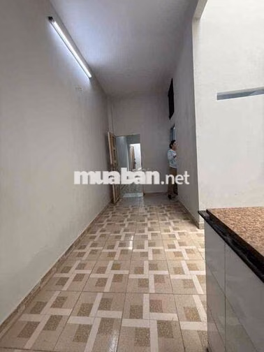 Cho thuê nhà đường Nguyễn Văn Quá q 12 DT 3,7 x18 m cấp 4 giá 7 tr / t