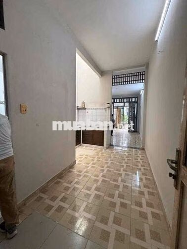 Cho thuê nhà đường Nguyễn Văn Quá q 12 DT 3,7 x18 m cấp 4 giá 7 tr / t