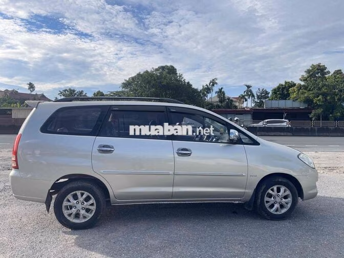 Toyota Innova Bạc Số sàn