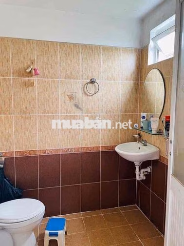 Tìm nữ NV văn phòng ở ghép lầu 4 thang bộ, quận 10
