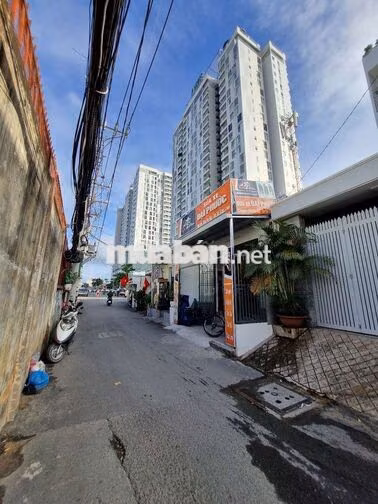 nhà xác bên chung cư uberine và đối diện vạn Phúc city