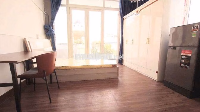 Ban Công ,Tách bếp ,máy giặt riêng