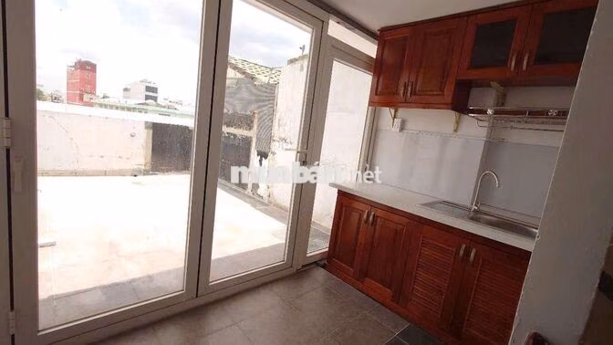 Ban Công ,Tách bếp ,máy giặt riêng