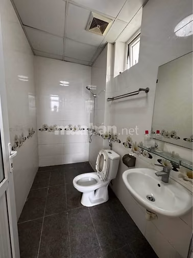 Cho thuê chung cư Hoa Sen, Lạc Long Quân - Căn 3PN,sẵn NT giá 14tr5/th