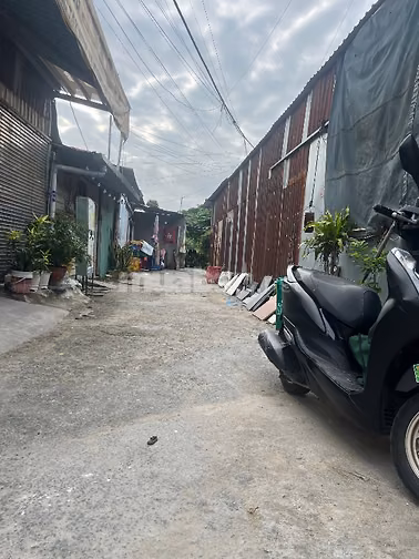 Bán nhà DT 4x26 đúc lửng hẻm 4m đường ĐHT11, Q.12 giá 1ty990 vi bằng.