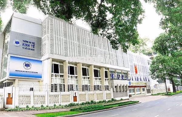 Cho Thuê Nhà Mặt Tiền Đường 3/2 Quận 10 – 3,7x20m – 4 Phòng