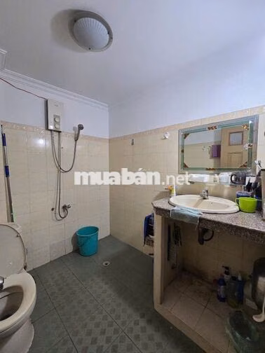 Bán nhà lầu  đúc hẻm trước nhà rộng 4m đường Nguyễn Chế Nghĩa P13 Q8
