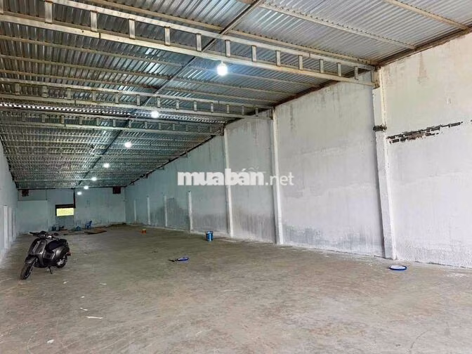 cho thuê kho xưởng mới tinh sạch sẽ điện 3 pha đường xe tải vlb giá rẻ