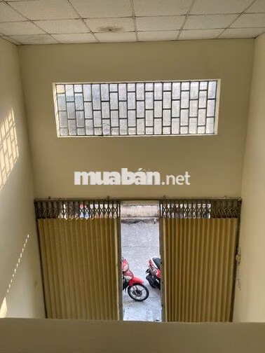 Nhà cho thuê nguyên căn Hương lộ 2 hẻm xe hơi, nhà trống