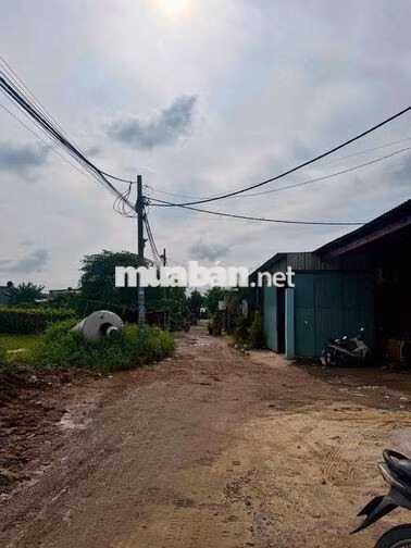 cho thuê kho xưởng mới tinh sạch sẽ điện 3 pha đường xe tải vlb giá rẻ