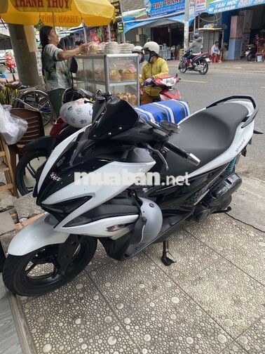 Yamaha NVX 2017 Trắng đen