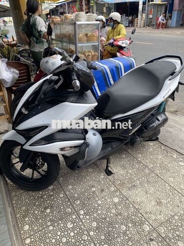 Yamaha NVX 2017 Trắng đen