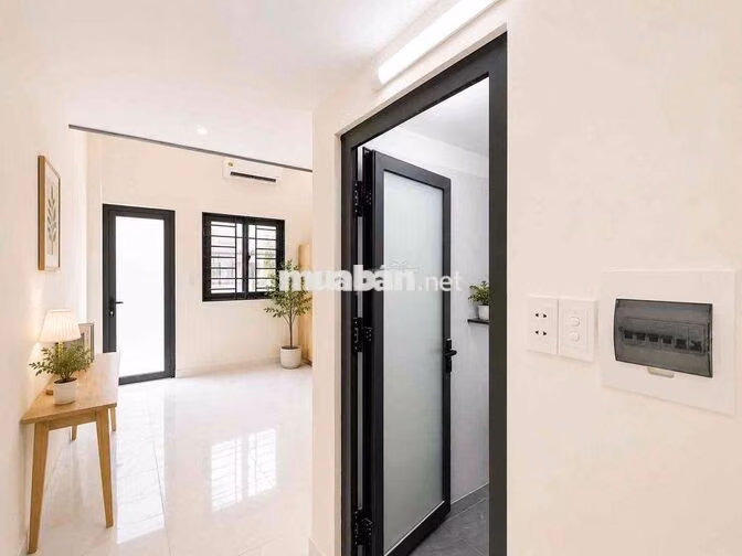 PHÒNG TRỌ CÓ GÁC - BAN CÔNG THOÁNG - NGAY LÊ VĂN KHƯƠNG
