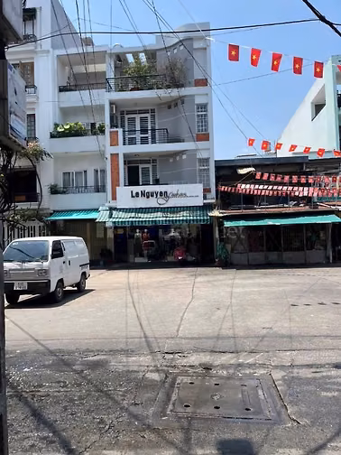 Nhà hẻm xe hơi 606 3Th2. 4,5mx8m. T+L BT mới(3PN+4WC).Giá 7,6 tỷ