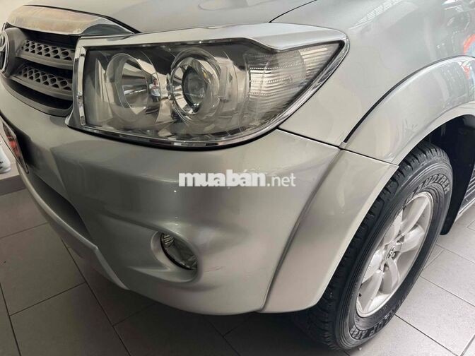 Toyota Fortuner 2.7V 2011 Xăng Tự động Bạc
