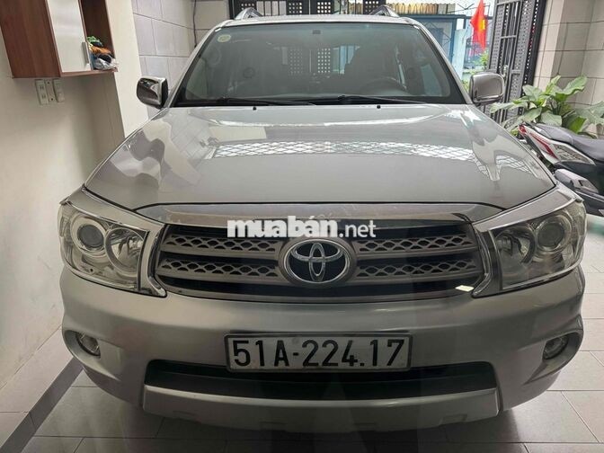 Toyota Fortuner 2.7V 2011 Xăng Tự động Bạc