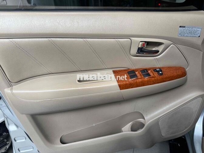 Toyota Fortuner 2.7V 2011 Xăng Tự động Bạc