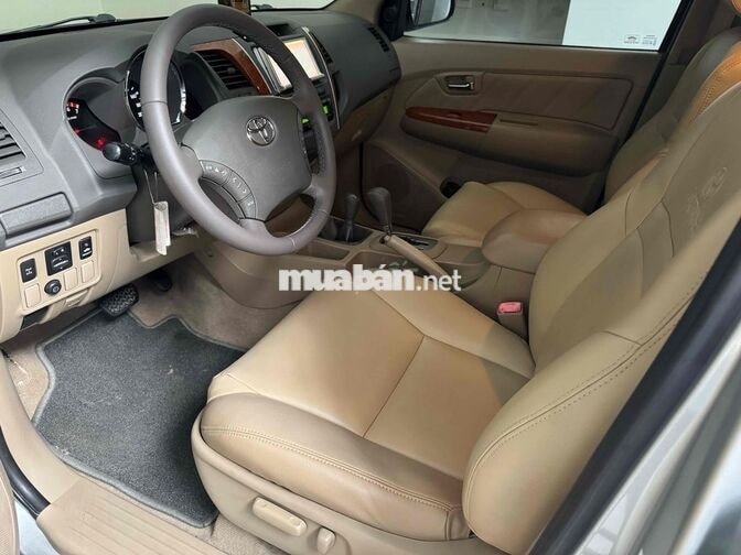 Toyota Fortuner 2.7V 2011 Xăng Tự động Bạc