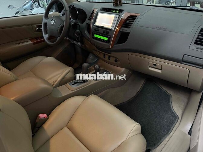 Toyota Fortuner 2.7V 2011 Xăng Tự động Bạc