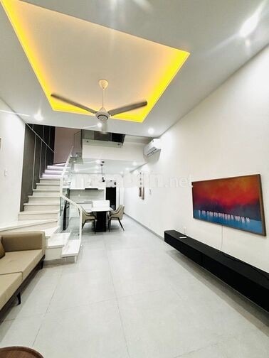 Nhà mặt tiền 2tầng - sân đỗ ô tô trong nhà - cổng tự động 
