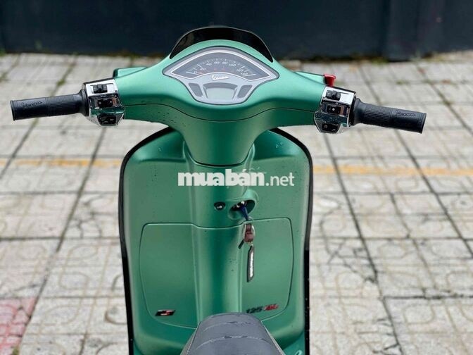 Vespa Sprint 125 ABS xanh rêu nhám hồ sơ cầm tay