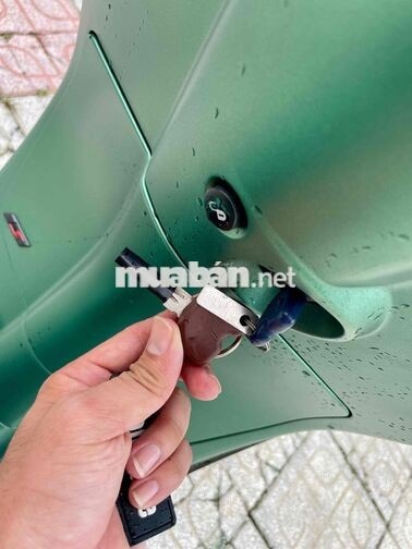 Vespa Sprint 125 ABS xanh rêu nhám hồ sơ cầm tay