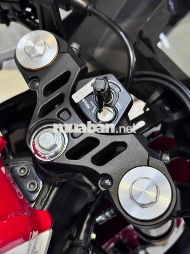 Yamaha R15M Kỷ niệm 60 năm Trắng, Đỏ 1.800 km