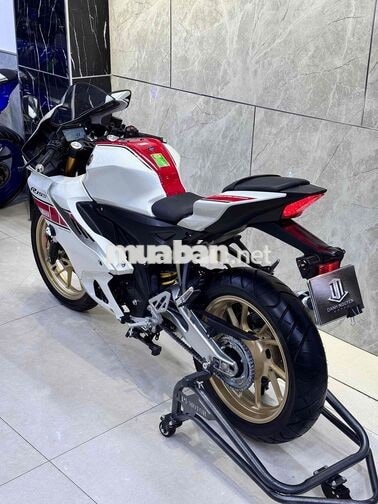 Yamaha R15M Kỷ niệm 60 năm Trắng, Đỏ 1.800 km