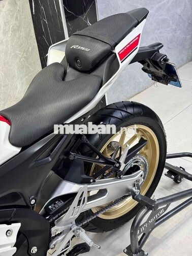 Yamaha R15M Kỷ niệm 60 năm Trắng, Đỏ 1.800 km