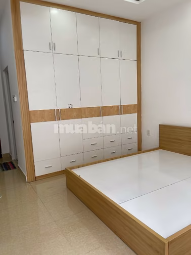 Nhà nguyên căn có máy lạnh, nội thất HXT 1 trục cách Q lộ 13 100m